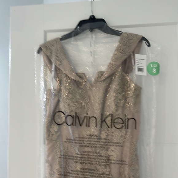 Elegant dress - Picture 2 of 3